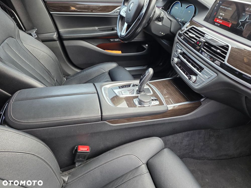 BMW Seria 7 740Li - 9