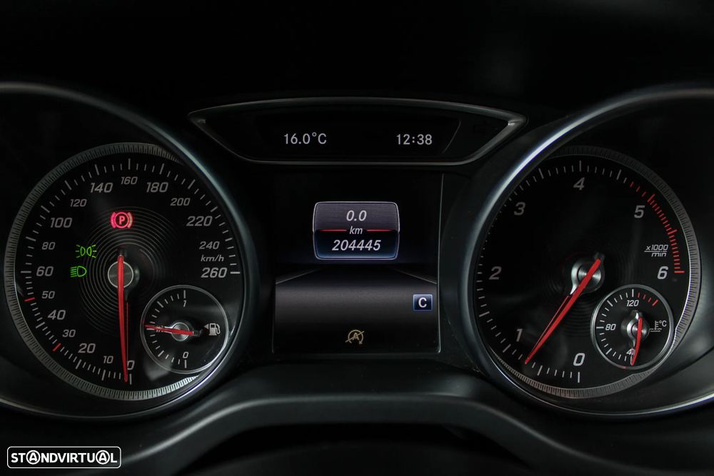 Mercedes-Benz CLA 200 d Shooting Brake AMG Line - 34