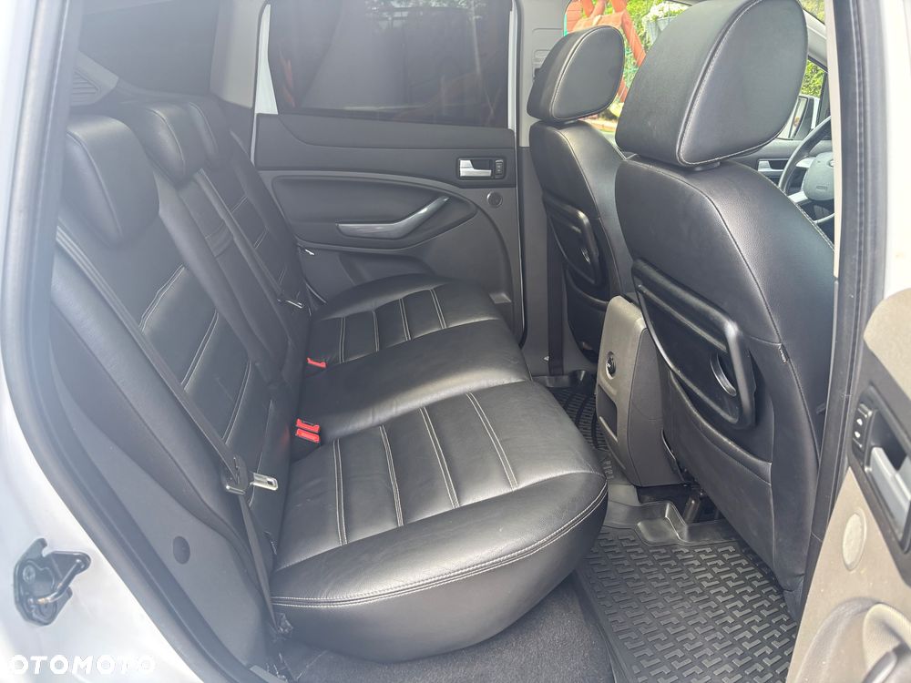 Ford Kuga 2.5 4x4 Titanium - 24
