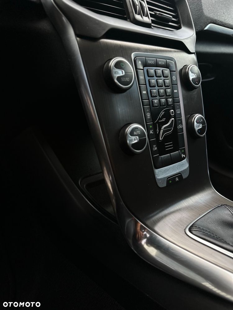 Volvo V40 D4 Drive-E Momentum - 24