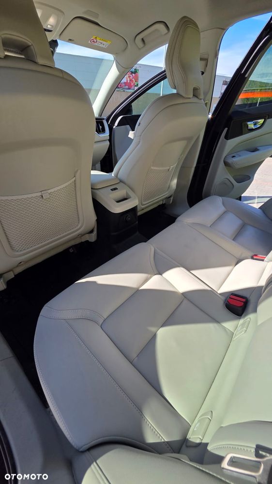 Volvo XC 60 T6 Plug-In Hybrid AWD Plus Black Edition - 29