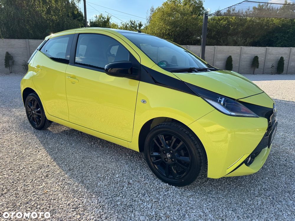 Toyota Aygo x mit x-business Paket - 4