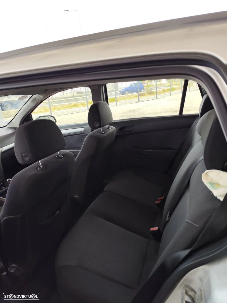 Opel Astra Caravan - 7