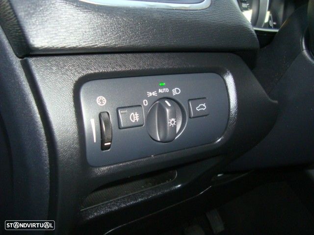 Volvo V40 2.0 D3 R-Design Momentum - 17
