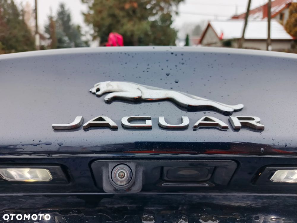 Jaguar XE 2.0 D Portfolio - 8