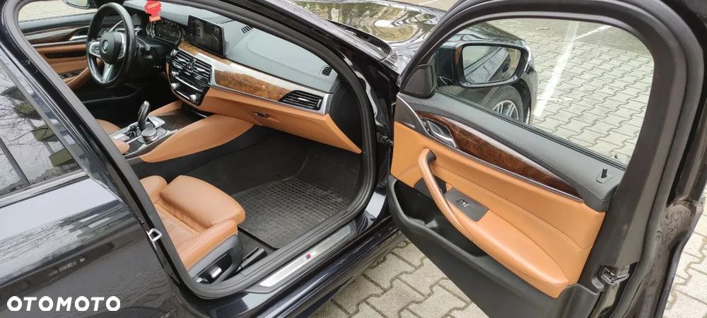 BMW Seria 5 530i xDrive M Sport sport - 18