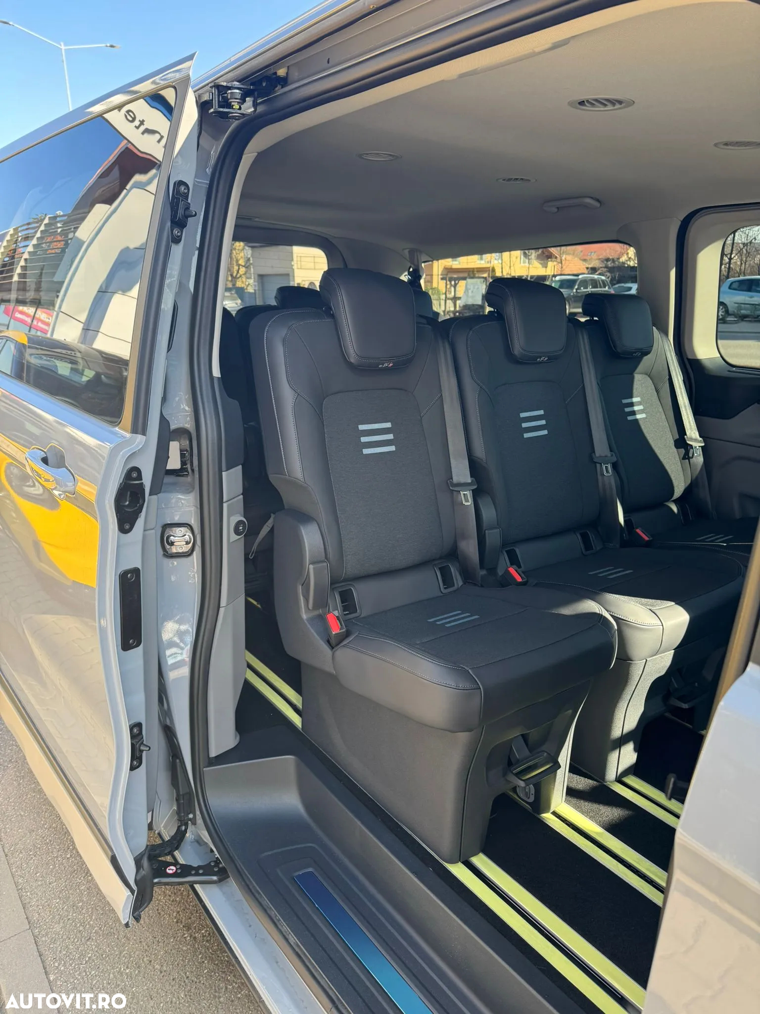 Ford Tourneo Custom Bus 320 2.0 EcoBlue 170 CP L1H1 Active Aut. - 19