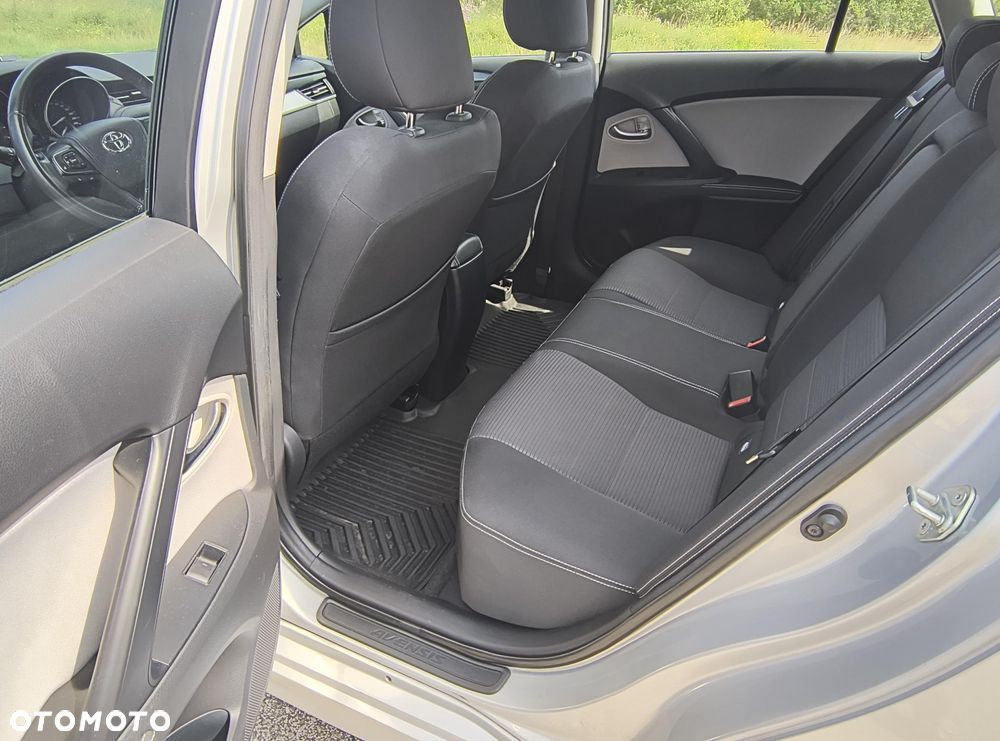 Toyota Avensis 1.8 Premium - 14