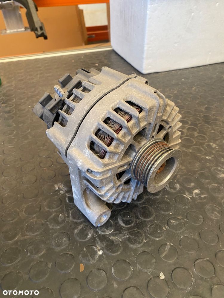 BMW X1 X3 E81 E87 E90 E91 E60 E61 E84 2.0D IGŁA ! ! po 39 tyś km! ALTERNATOR - 3