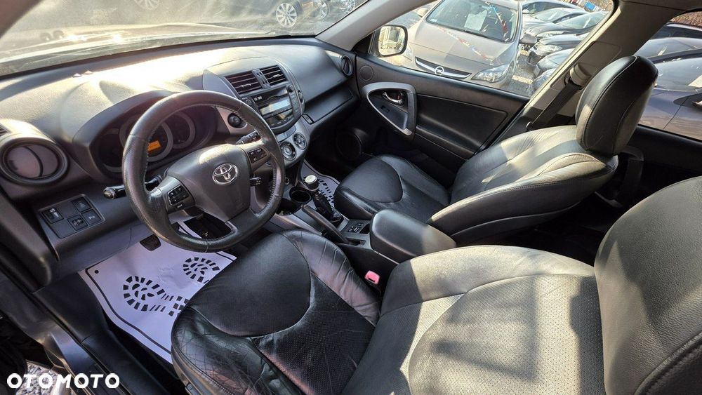 Toyota RAV4 - 18