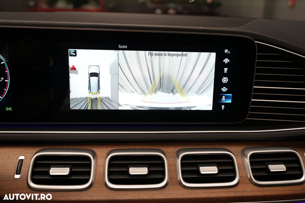 Mercedes-Benz GLS - 32