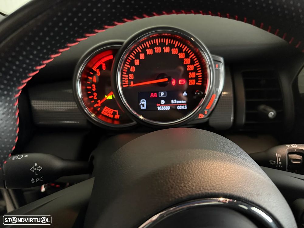 MINI 3 Portas Cooper D Aut. - 24