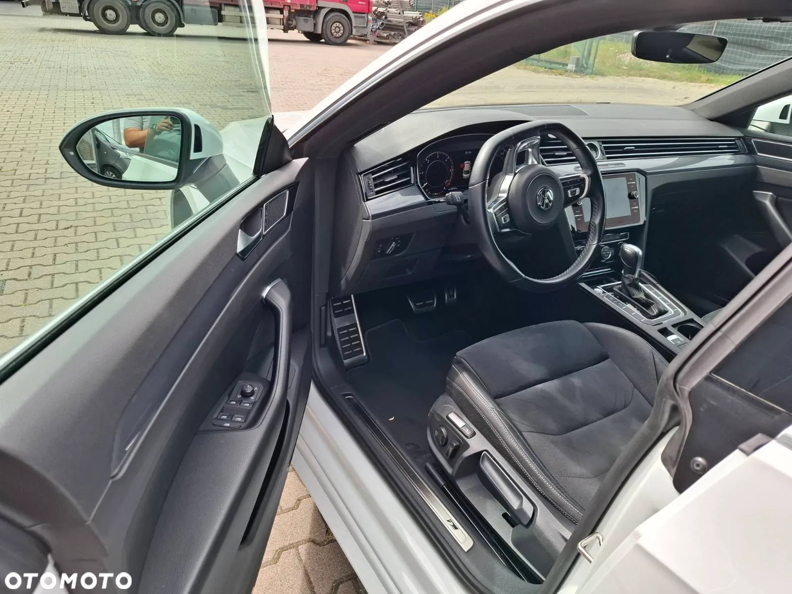 Volkswagen Arteon 2.0 TDI SCR R-Line DSG - 9