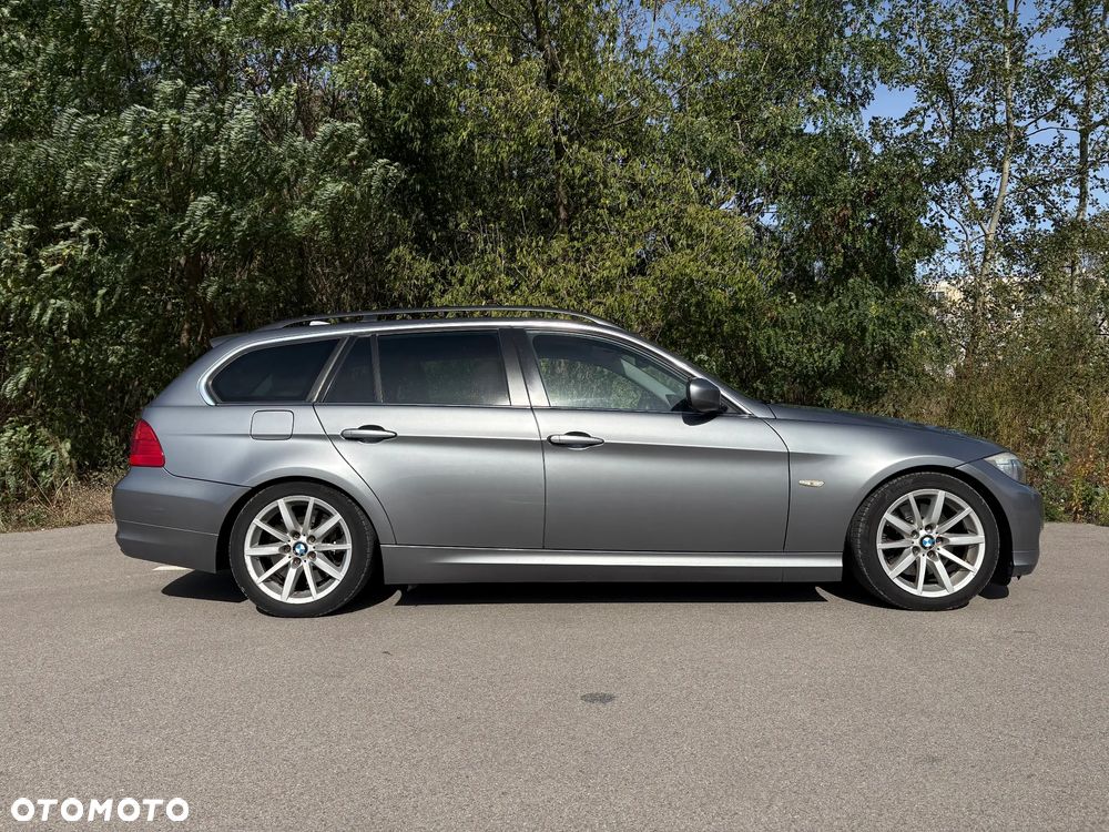 BMW Seria 3 330d DPF Touring - 2