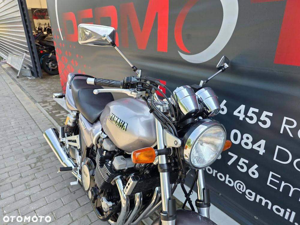 Yamaha XJR - 24