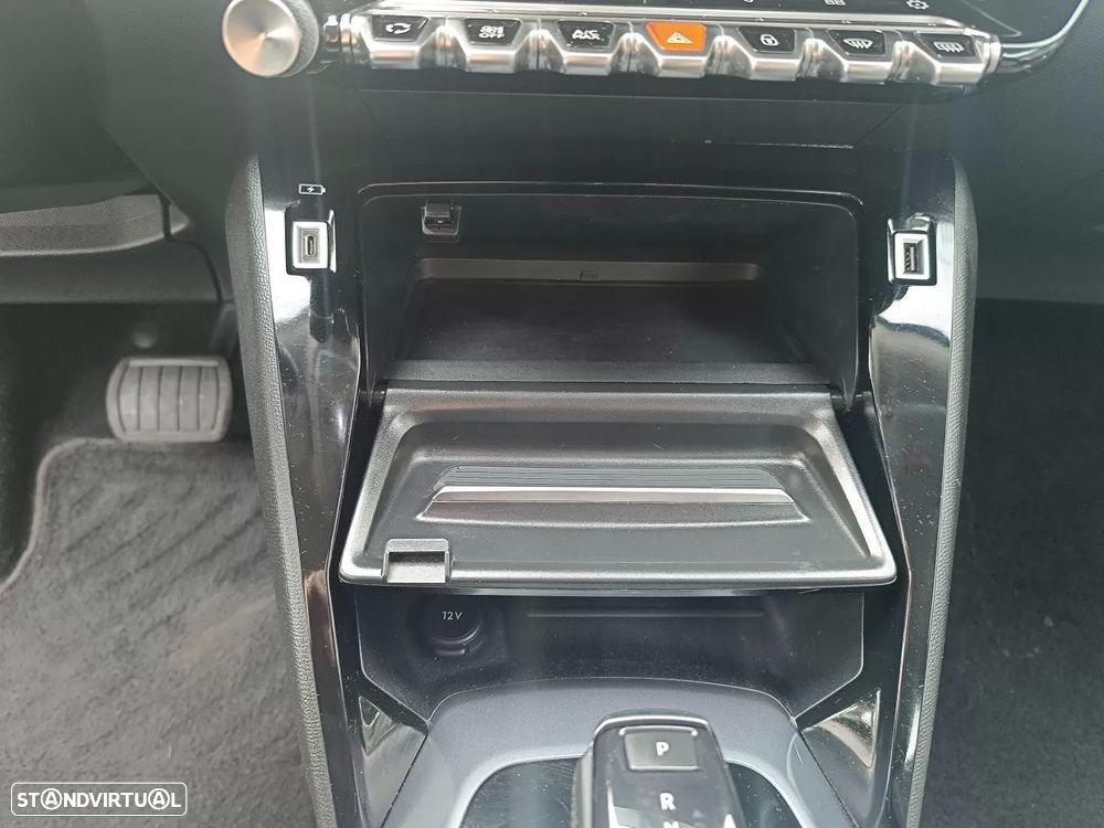 Peugeot 2008 PureTech 130 EAT8 Allure - 26