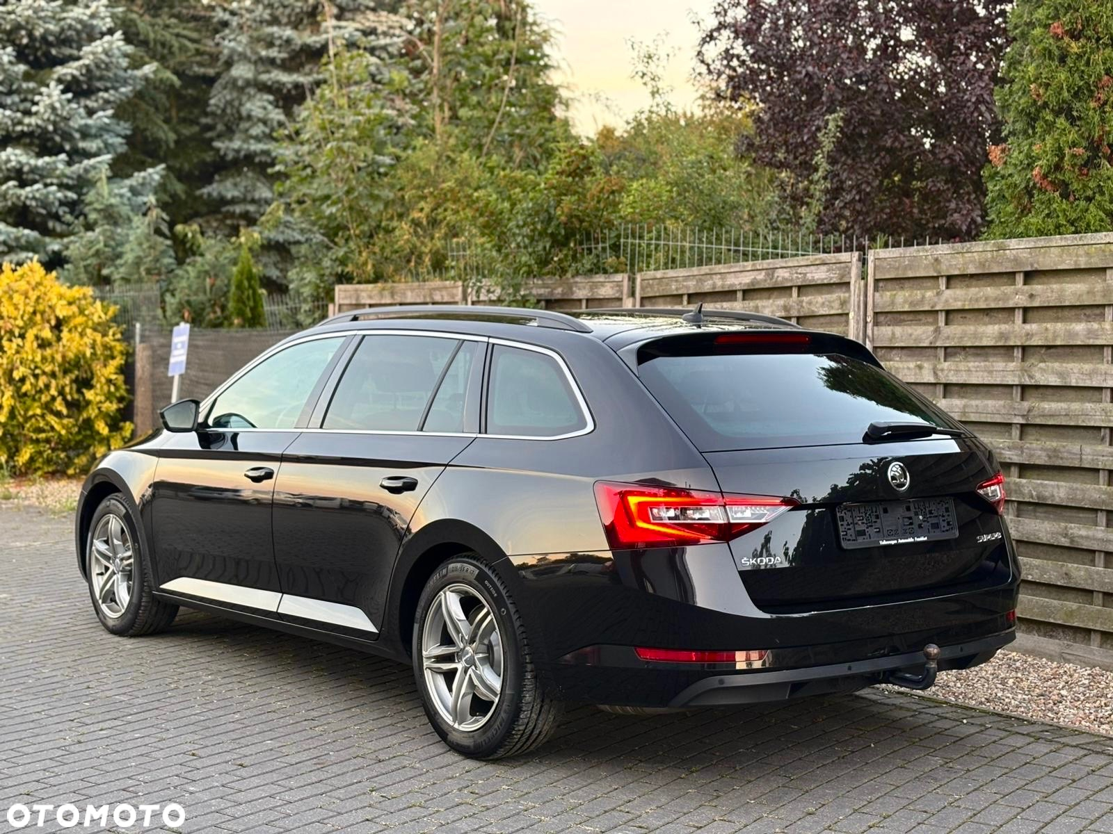 Skoda Superb 2.0 TDI DSG Premium Edition - 9