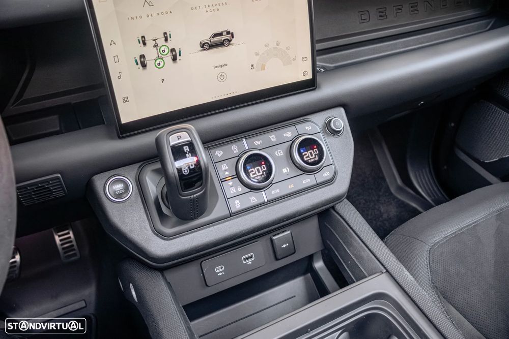 Land Rover Defender - 30