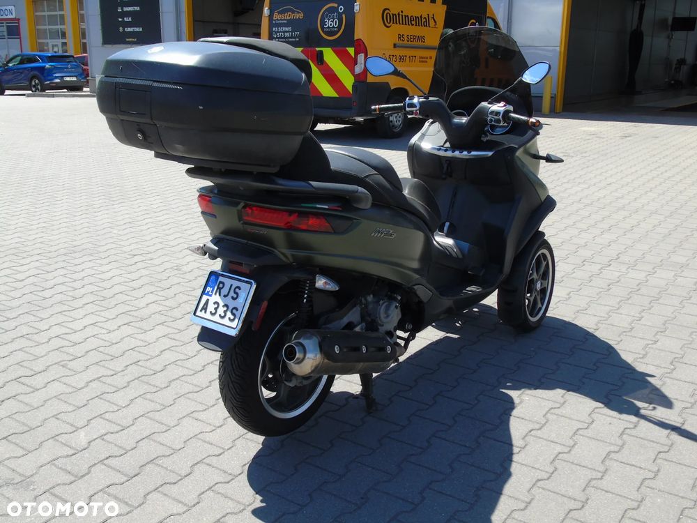 Piaggio MP-3 - 4