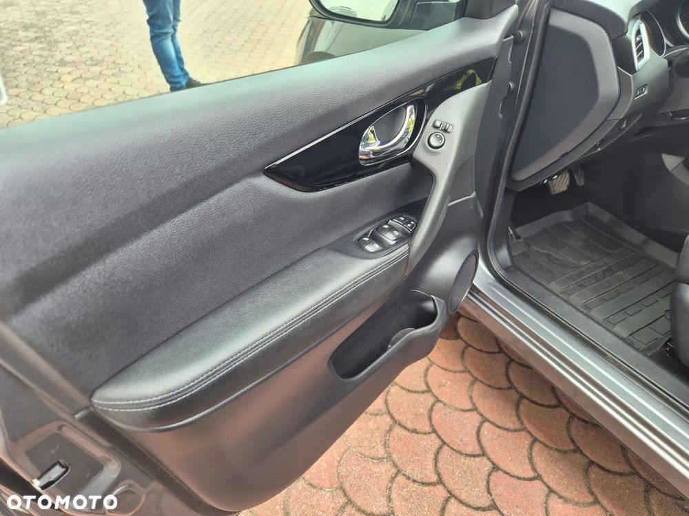Nissan Qashqai 1.7 dCi 4x4 N-Connecta Xtronic - 24