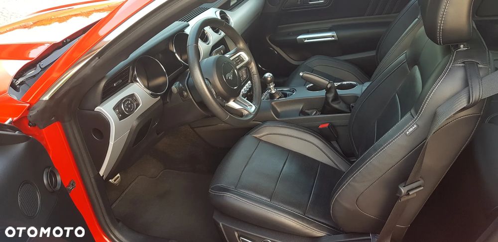Ford Mustang - 8