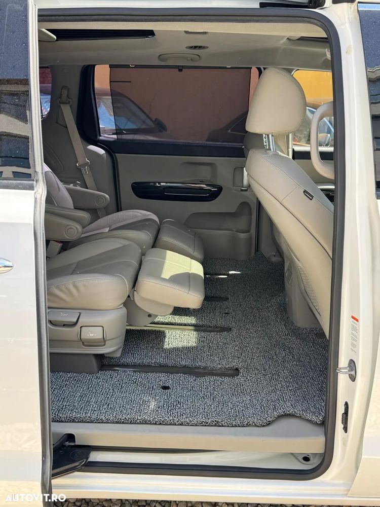 Kia Carnival - 11