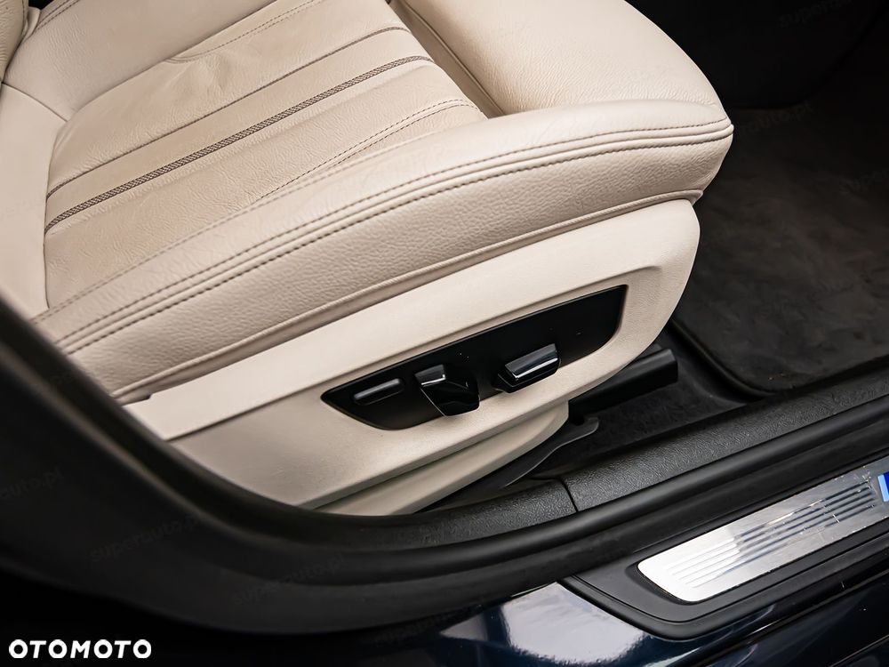 BMW Seria 5 530i xDrive - 10