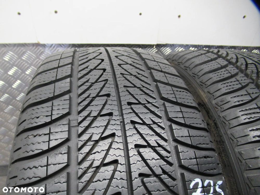 2x Goodyear UltraGrip 8 MO Performance 225/40/18 92Y 7,8mm - 3