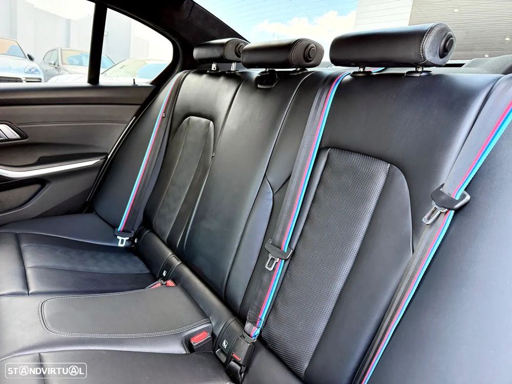 BMW M3 Competition xDrive - 29
