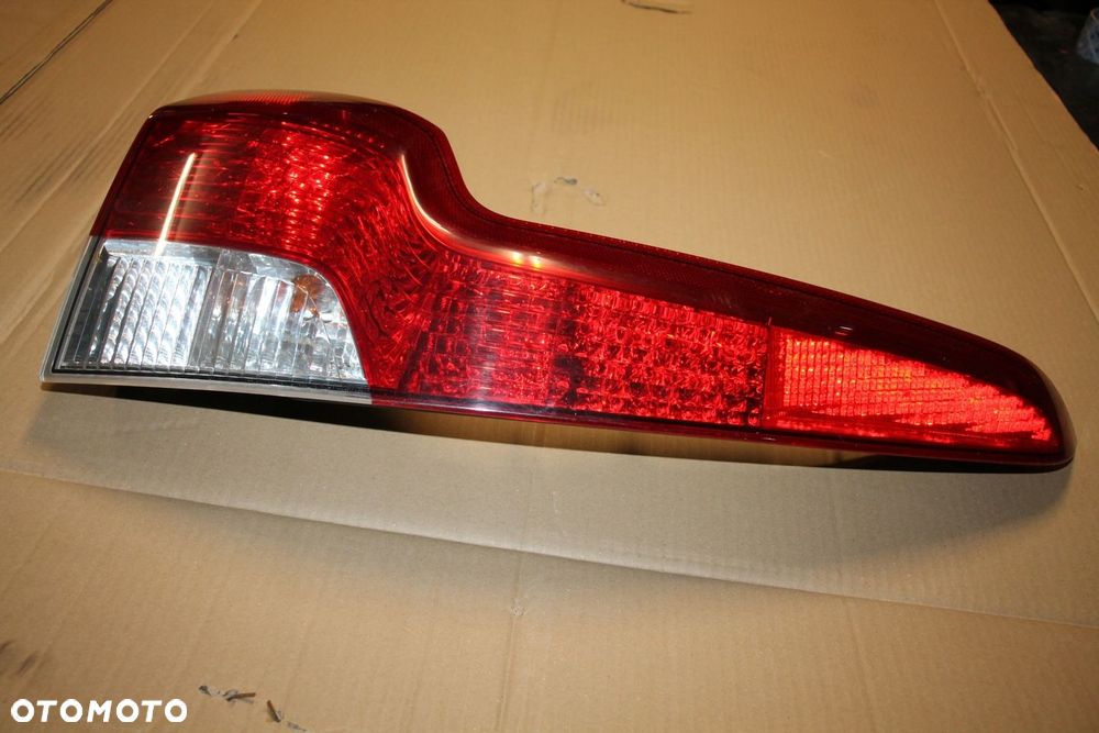 VOLVO V50 LIFT TYLNA LEWA LAMPA LEWY TYŁ IGŁA - 2
