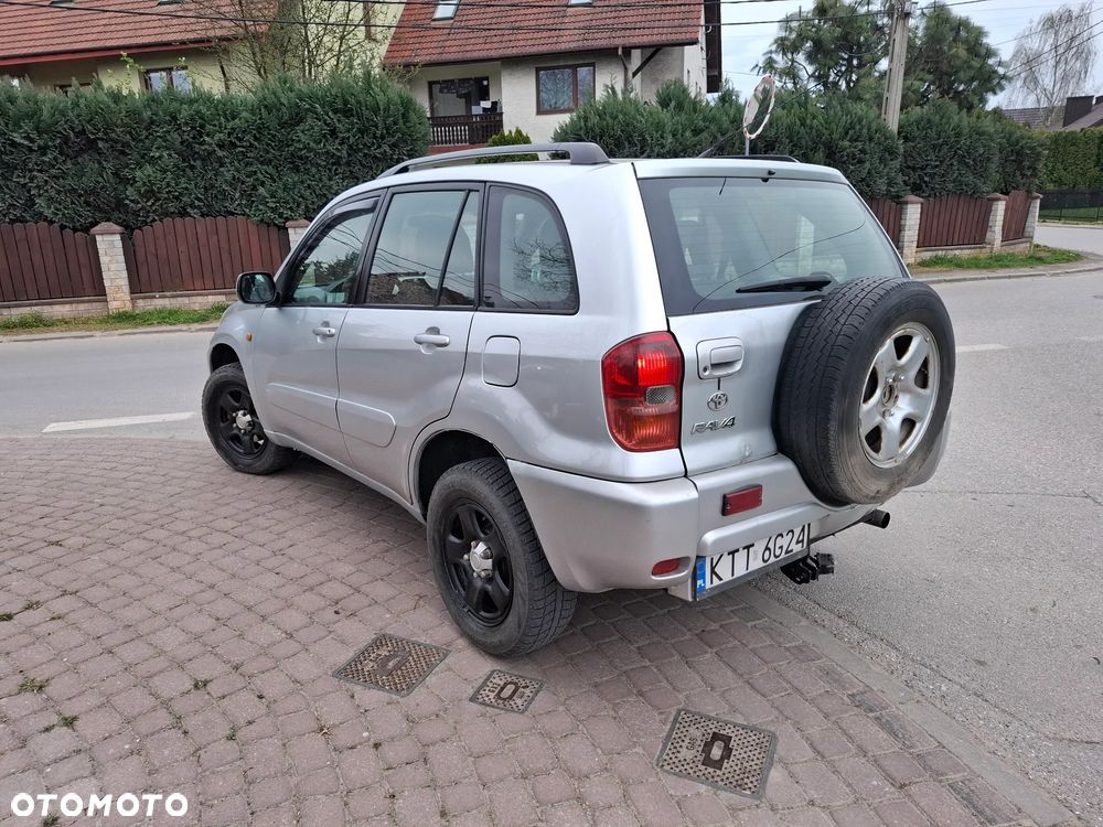 Toyota RAV4 2.0 D-4D 4x4 - 5