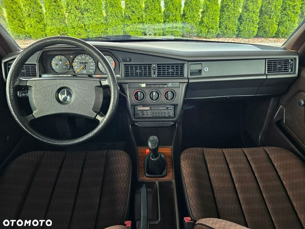 Mercedes-Benz W201 (190) - 21