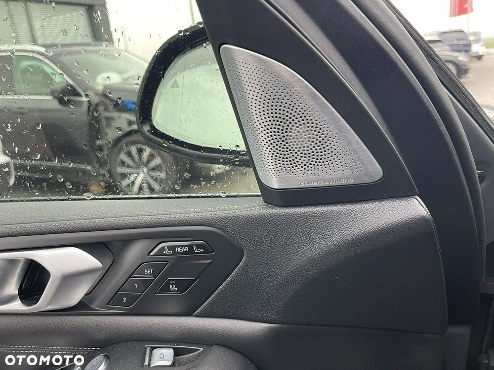 BMW X7 M50i sport - 14