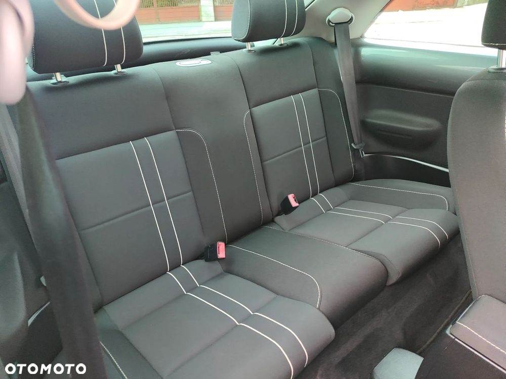 Volkswagen New Beetle - 12