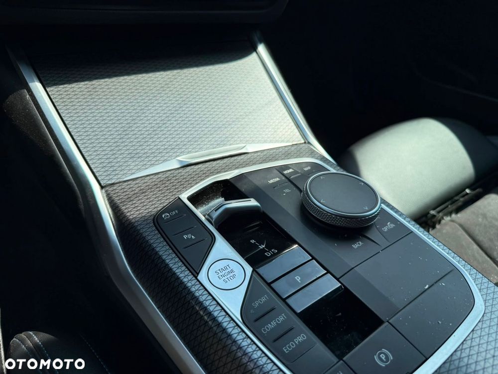 BMW Seria 3 318d M Sport - 22