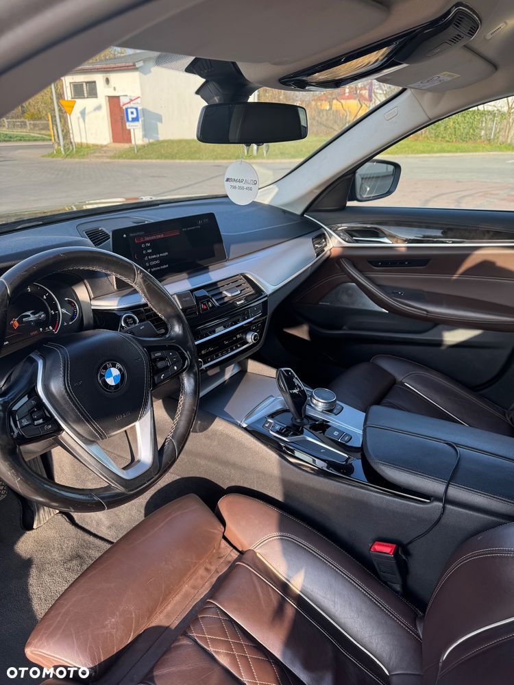 BMW Seria 5 520d xDrive - 10