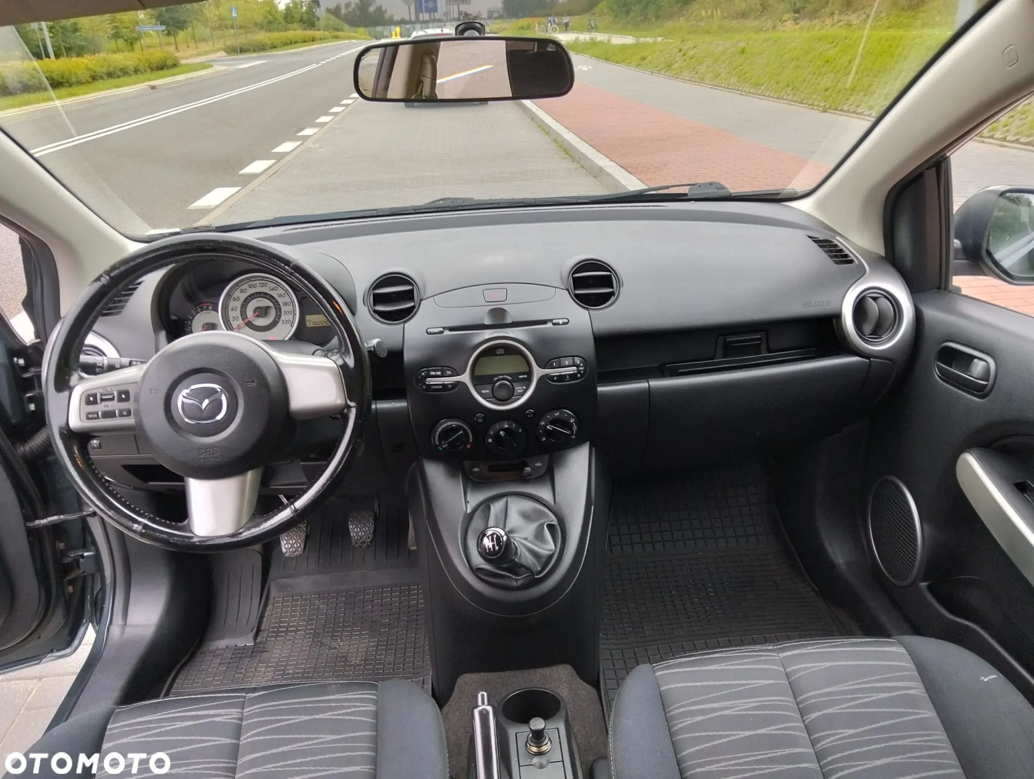 Mazda 2 - 13