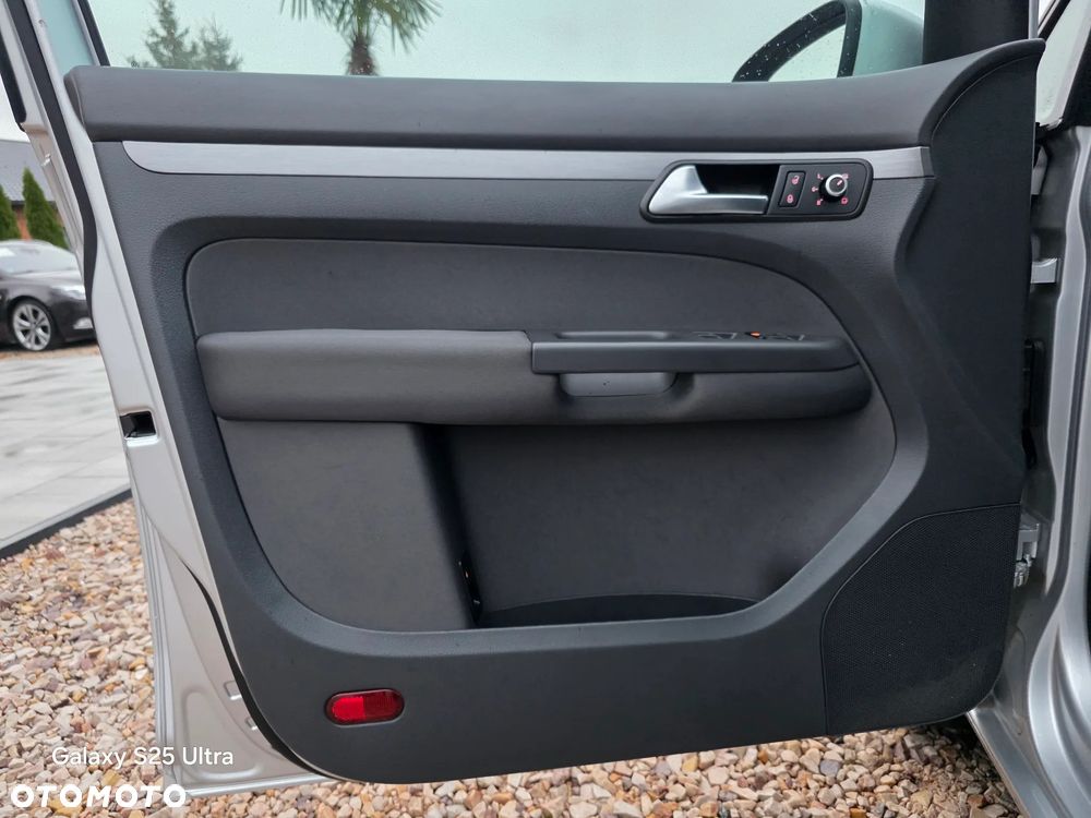 Volkswagen Touran 1.6 TDI DPF BlueMotion Technology Comfortline - 23