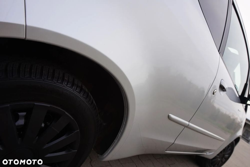 Mitsubishi Colt - 18