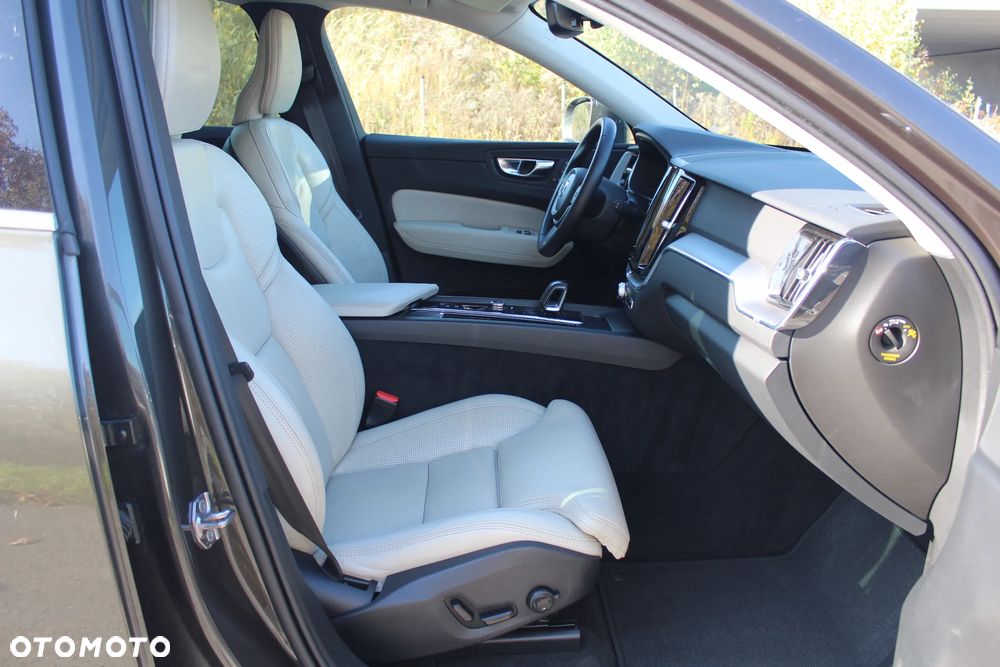 Volvo XC 60 B4 D AWD Geartronic Momentum Pro - 18