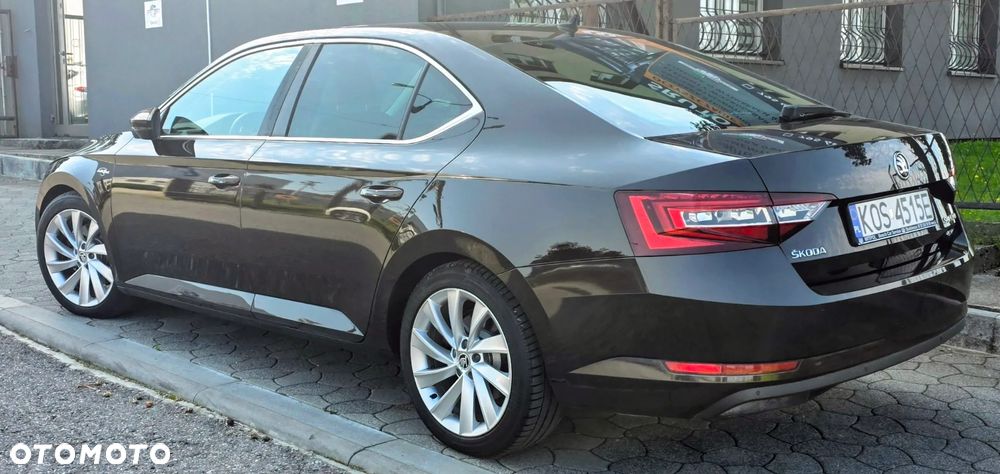 Skoda Superb 2.0 TDI L&K DSG - 17
