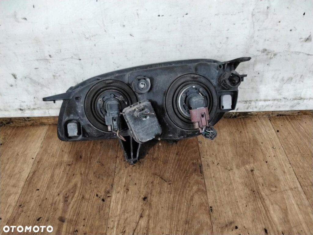 TOYOTA COROLLA E11 LAMPA PRZÓD PRAWA - 2