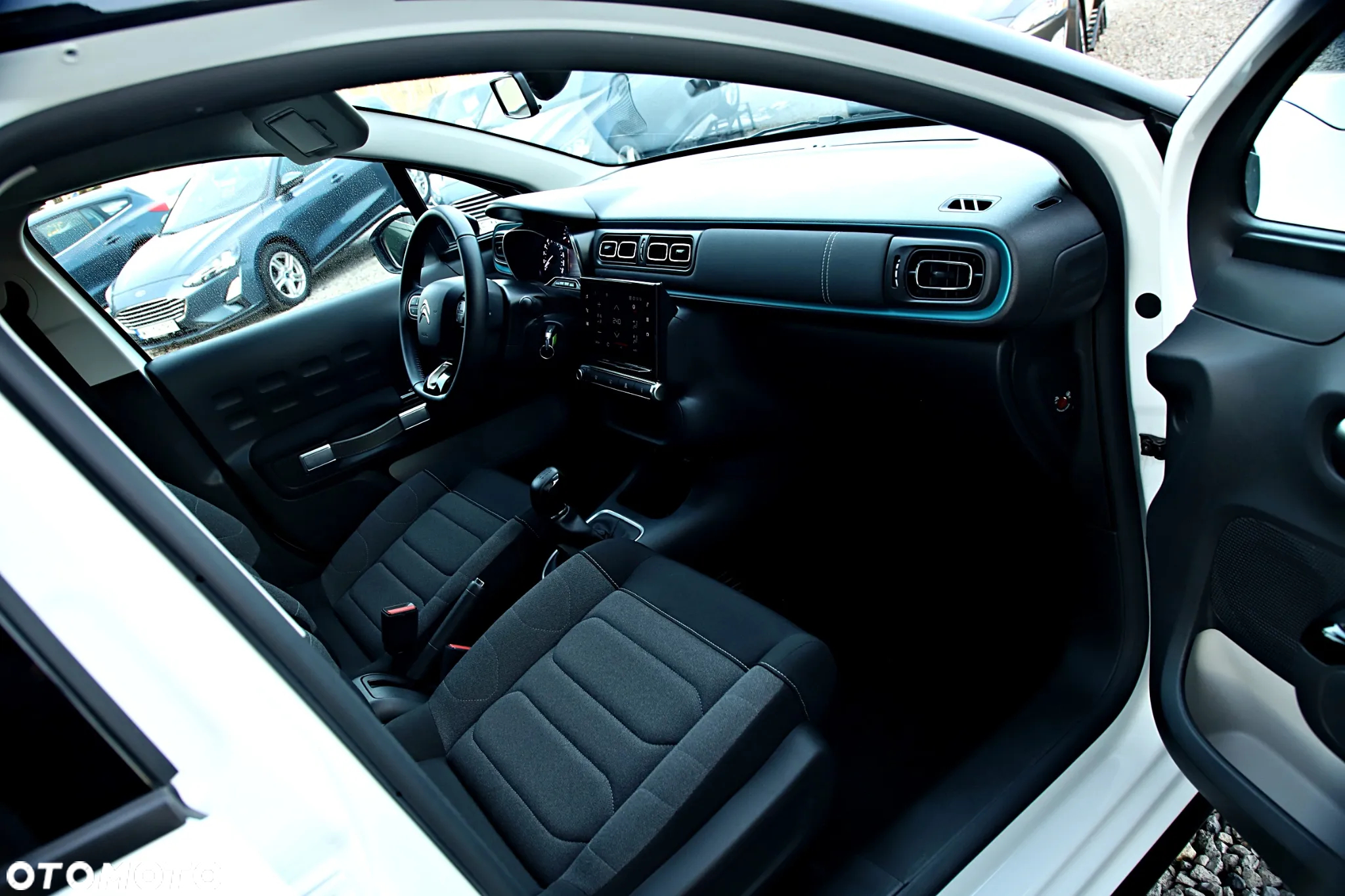 Citroën C3 1.2 PureTech Shine - 24
