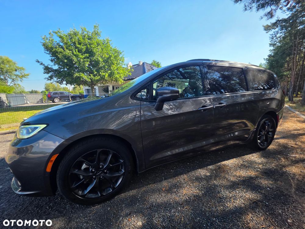 Chrysler Pacifica - 15