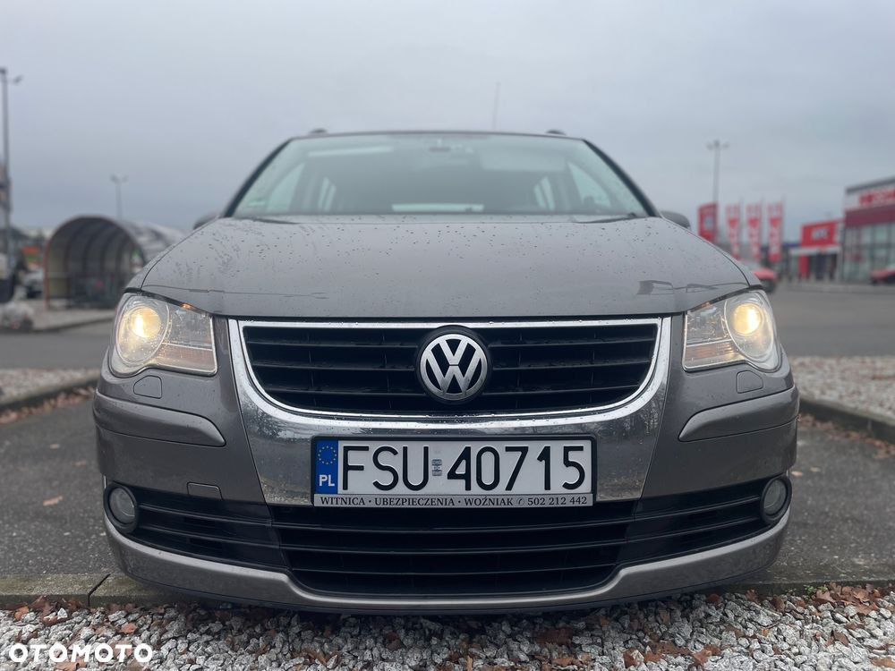 Volkswagen Touran - 1