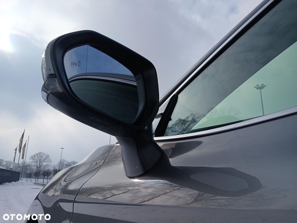 Toyota Camry 2.5 Hybrid Executive CVT - 22