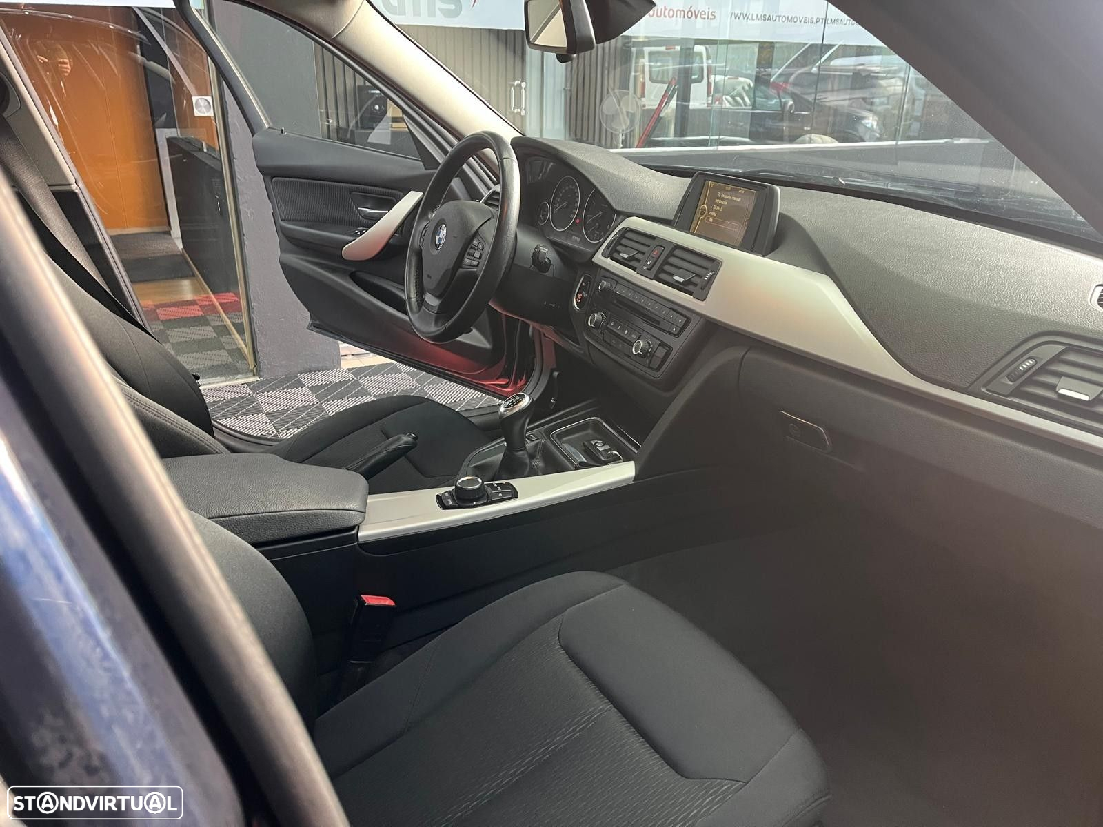 BMW 318 d Touring - 11