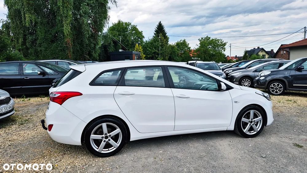 Hyundai i30 1.4 Intro Edition - 11