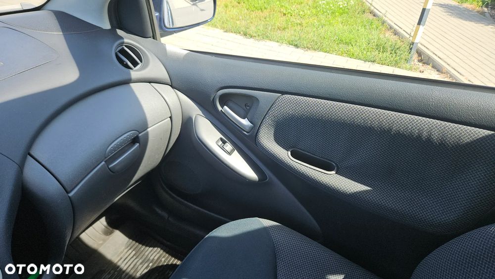 Toyota Yaris 1.0 Luna - 19