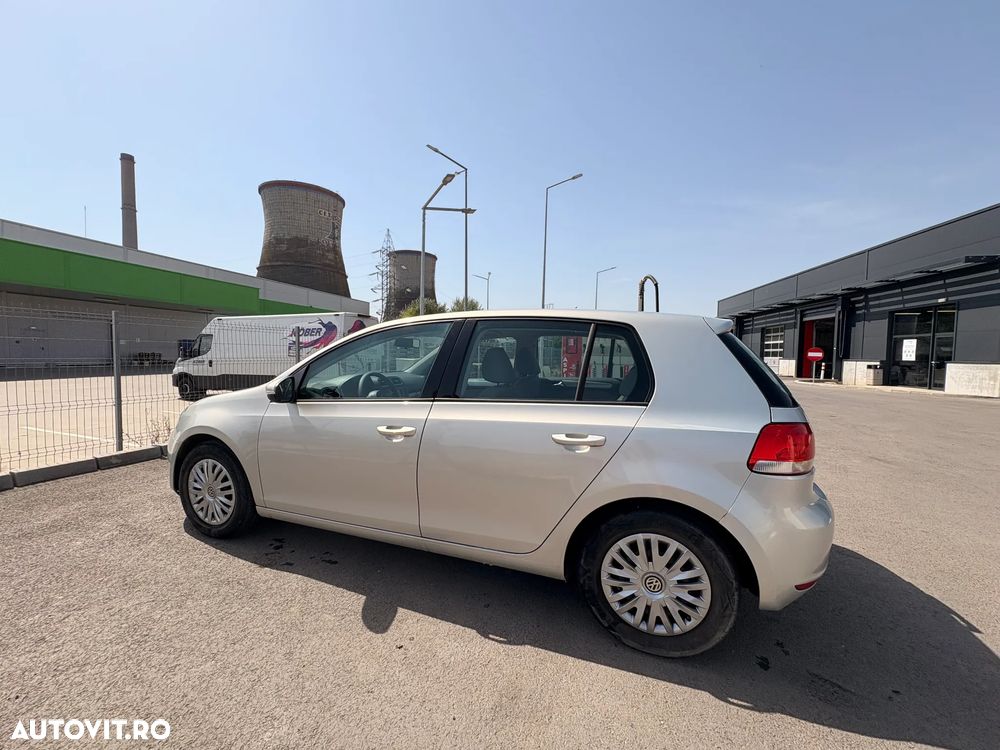 Volkswagen Golf - 6